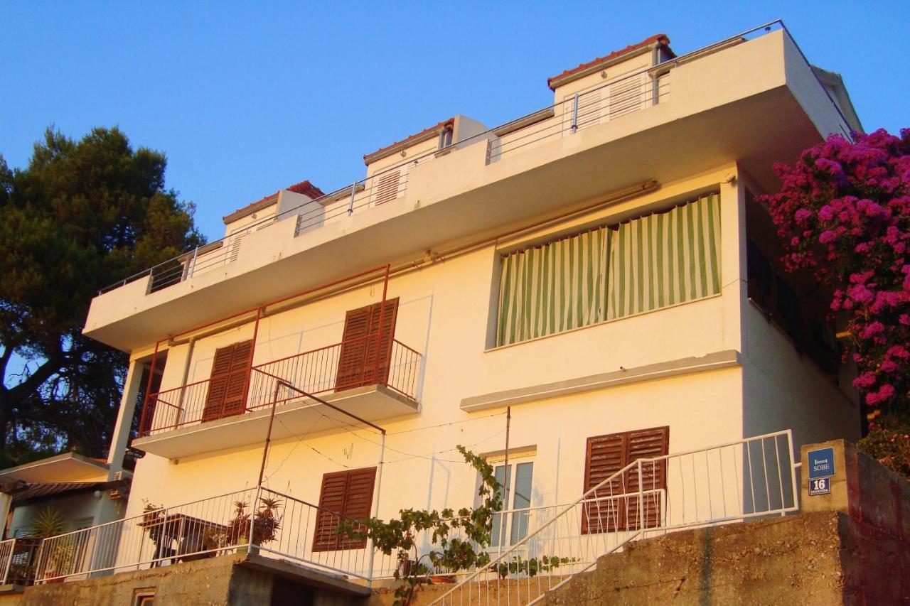 Apartments By The Sea Ubli, Lastovo - 8354 Uble Bagian luar foto