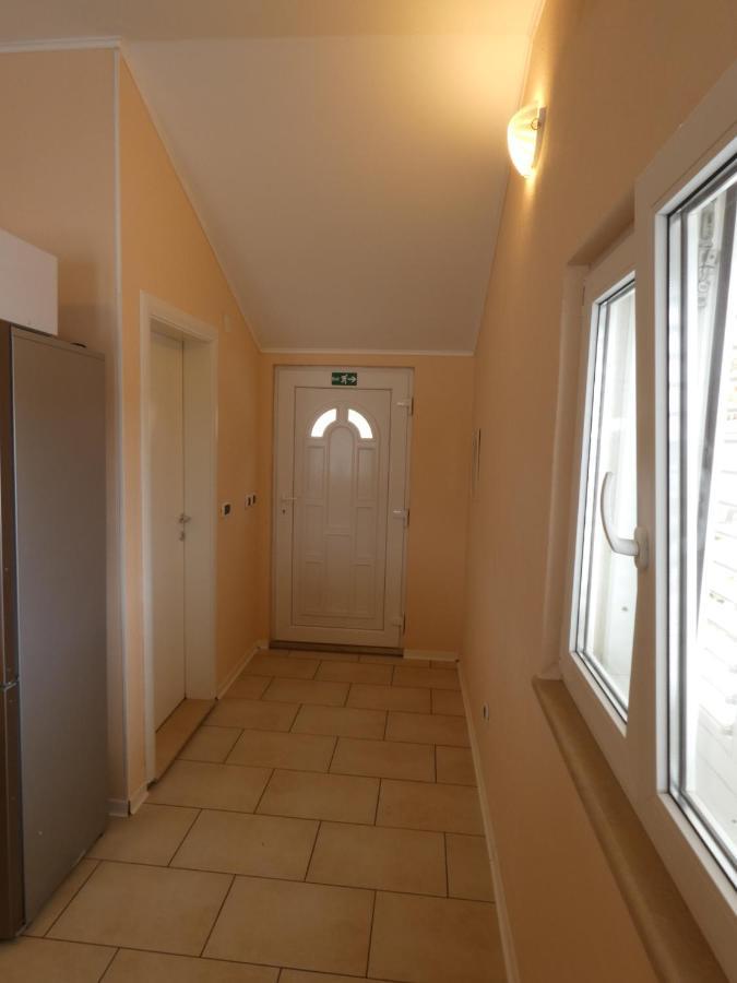 Apartments By The Sea Ubli, Lastovo - 8354 Uble Bagian luar foto