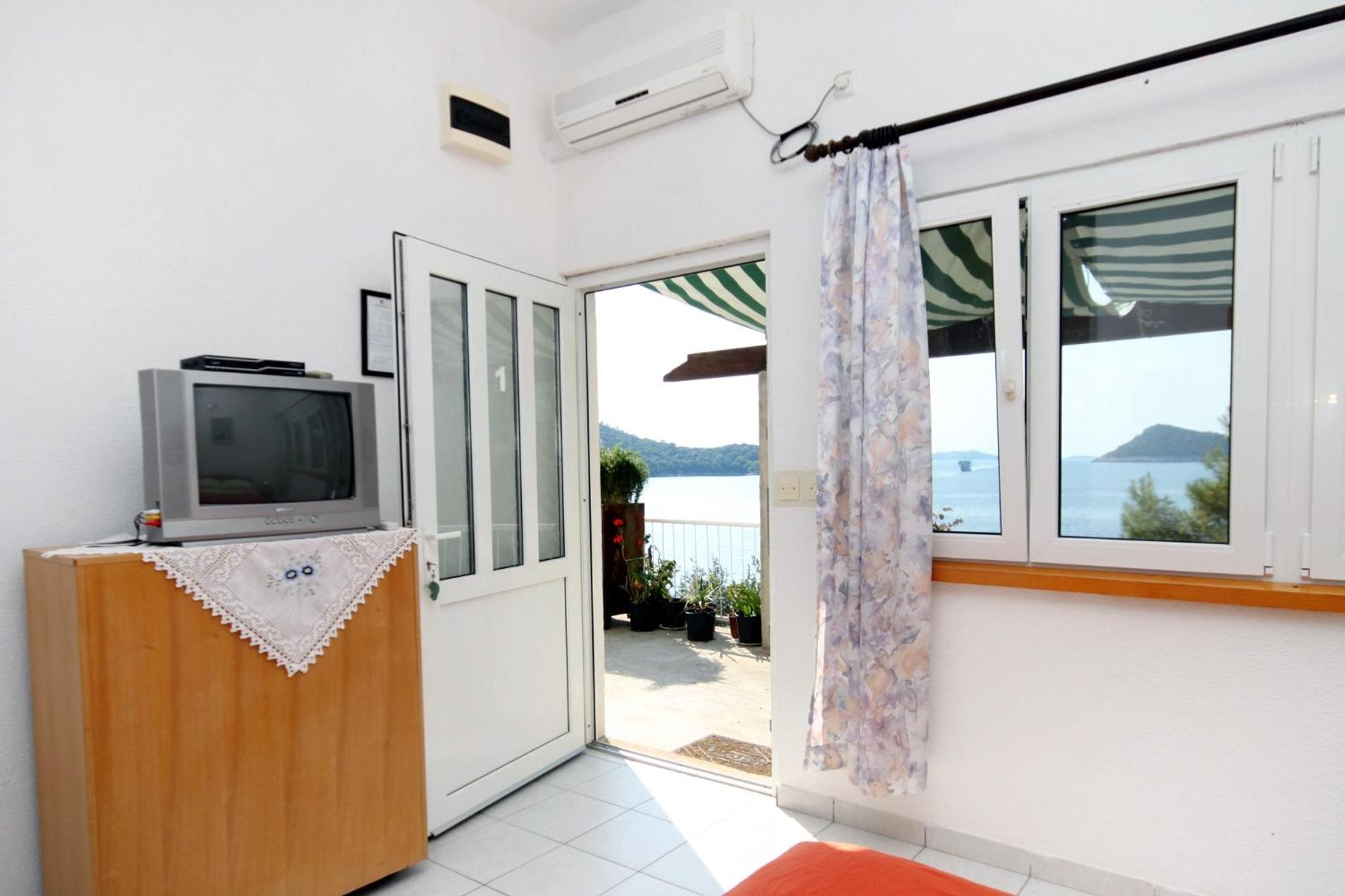 Apartments By The Sea Ubli, Lastovo - 8354 Uble Ruang foto